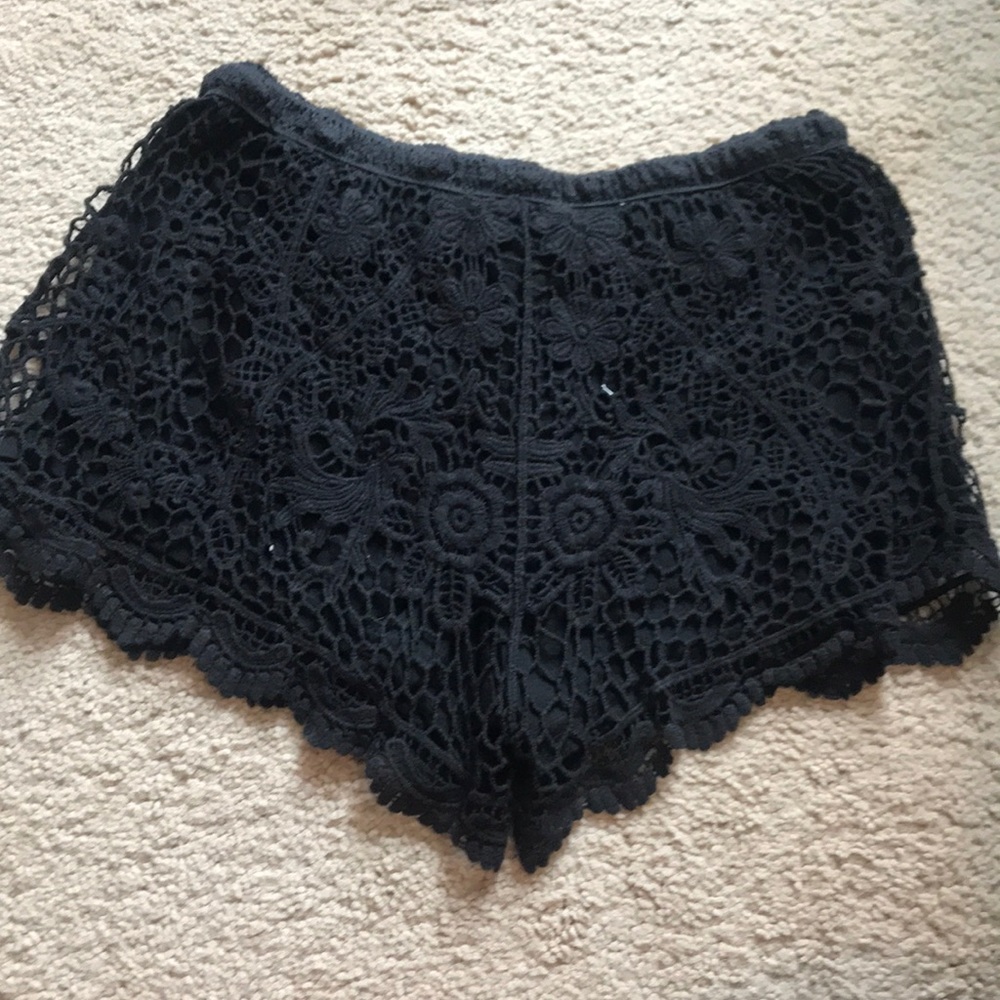 Black shorts - Picture 2 of 2